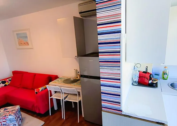 Sophie By The Sea * Saturn